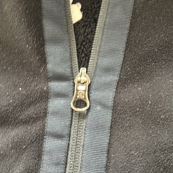 Lululemon Chaturanga Fleece Pullover Black size 4 - Picture 3 of 7